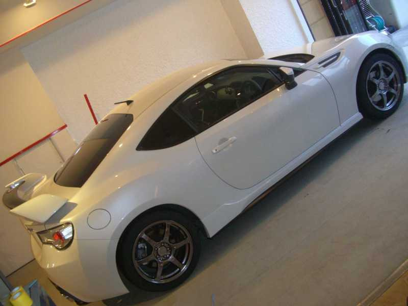 タイヤ交換なら大阪のよつばタイヤ！兵庫・京都からもアクセス良好！持ち込みタイヤ交換店なら大阪のよつばタイヤ！