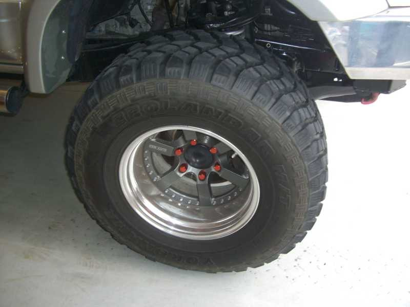 タイヤ交換なら大阪のよつばタイヤ!兵庫・京都からもアクセス良好!持ち込みタイヤ交換店なら大阪のよつばタイヤ!